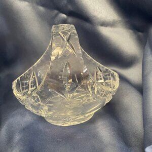 Hand-Cut Crystal‎ Basket Vase With Floral & Starburst Design Clear Glass Vintage